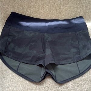 Lululemon size 2 Camo Green Women's Shorts